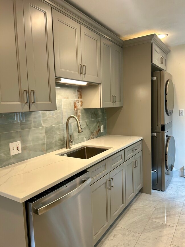18 Union St, Unit 2 in Reading, MA - Building Photo - Building Photo