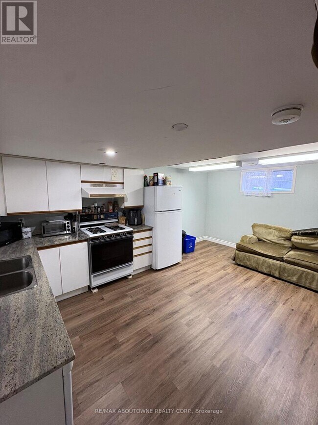 19 Algoma Dr