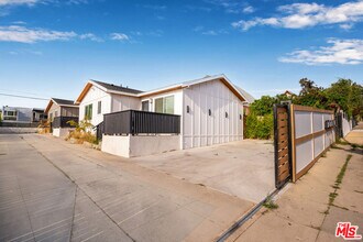 4725 W 18th St in Los Angeles, CA - Building Photo - Building Photo