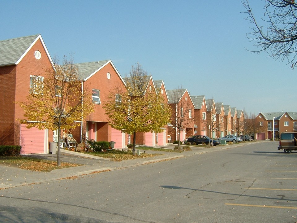 Mearns Meadows in Clarington, ON - Building Photo