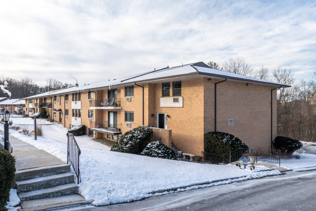 Riddle Glen in Media, PA - Building Photo