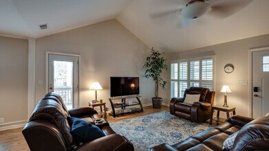 4 Rivermist Ln in Savannah, GA - Foto de edificio - Building Photo