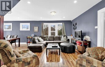 3484 Peter St in Windsor, ON - Foto de edificio - Building Photo