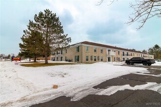 11 Robert Dr in Lancaster, NY - Building Photo - Building Photo
