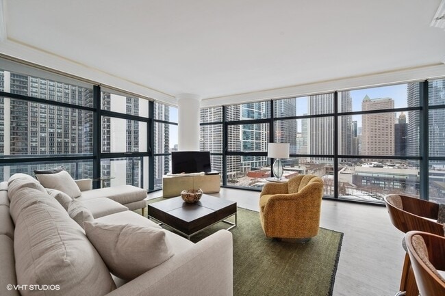 201 N Westshore Dr in Chicago, IL - Building Photo - Building Photo