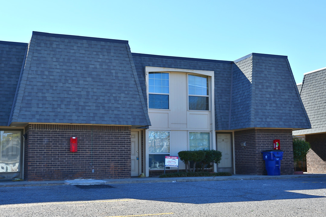 Nichols Hills Townhomes in Oklahoma City, OK - Building Photo