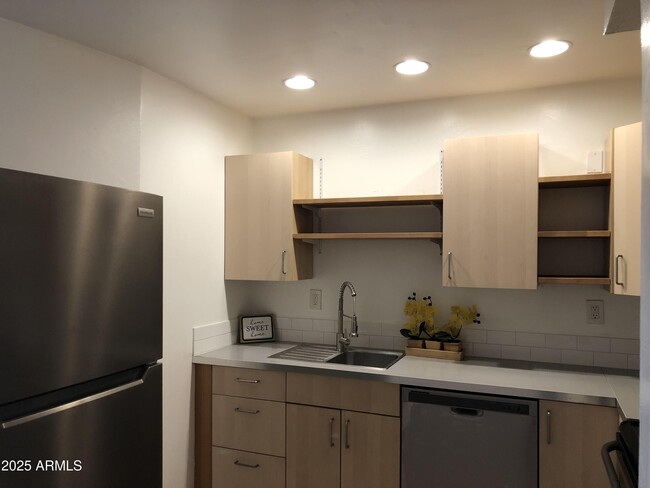 2015 S Granada Dr in Tempe, AZ - Foto de edificio - Building Photo