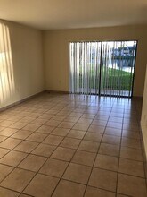 212 Palm Cir E in Pembroke Pines, FL - Building Photo - Building Photo