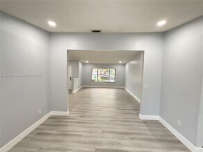 6101 NW 199th St in Hialeah, FL - Building Photo - Building Photo