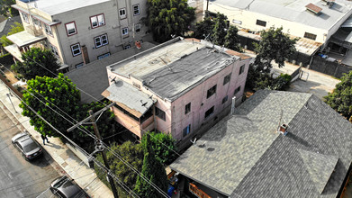 151 Douglas St in Los Angeles, CA - Building Photo - Building Photo