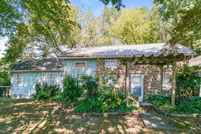 property at 621 Murray Rd NW