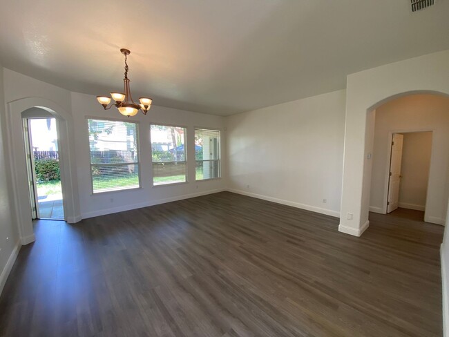 9436 Winding River Way in Elk Grove, CA - Building Photo - Building Photo