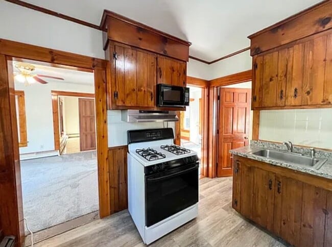 7 Leonard Ave in Westfield, MA - Building Photo - Building Photo