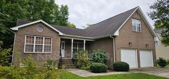 215 Bayberry Ln in Yorktown, VA - Building Photo