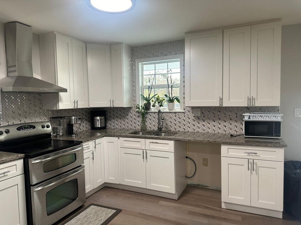 4317 Valley Stream Ave in Burtonsville, MD - Building Photo