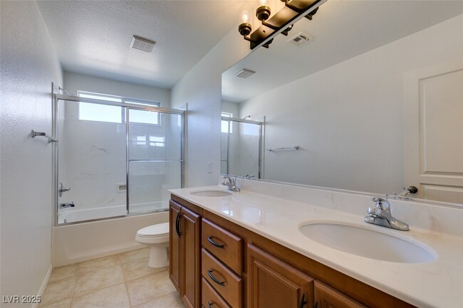 7850 Thunder Echo St in Las Vegas, NV - Foto de edificio - Building Photo