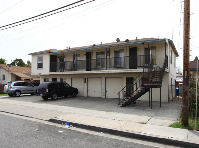 4828 E 61st St in Maywood, CA - Foto de edificio - Building Photo