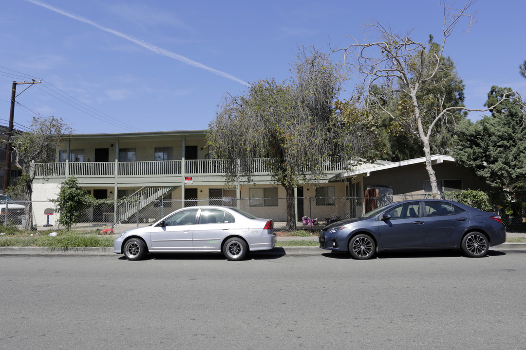 336 E Pine St in Santa Ana, CA - Foto de edificio