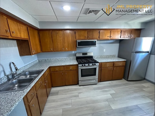 67 Boutwell St, Unit 3W in Fall River, MA - Foto de edificio - Building Photo