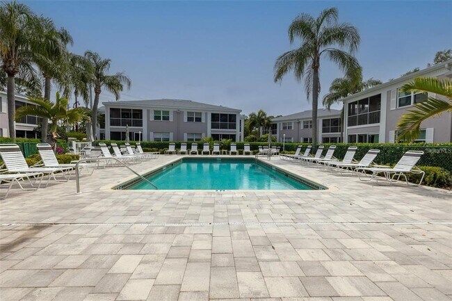 5609 Sheffield Greene Cir in Sarasota, FL - Building Photo - Building Photo