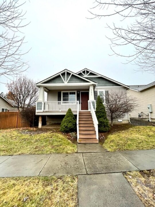 61073 Larkspur Loop in Bend, OR - Building Photo