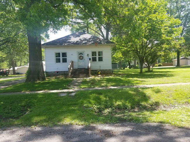 337 S Poplar St in Centralia, IL - Foto de edificio - Other