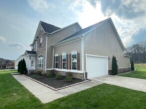 1015 Crutcher Station Dr in Hendersonville, TN - Building Photo - Building Photo