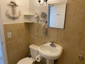 2160 NW 18th Ter in Miami, FL - Foto de edificio - Building Photo