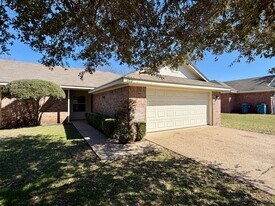620 Park Ln in Hewitt, TX - Building Photo