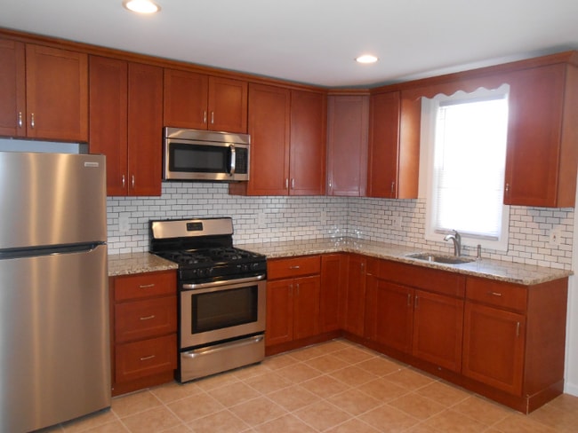 244 Avenue C, Unit 2 in Bayonne, NJ - Building Photo - Building Photo