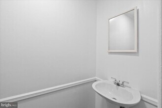 8608 Greeley Blvd in West Springfield, VA - Building Photo - Building Photo