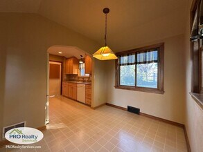 6883 Stillwater Blvd in Oakdale, MN - Building Photo - Building Photo