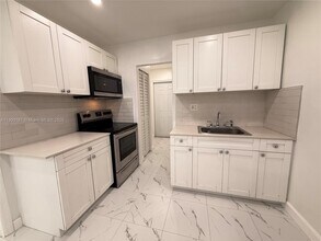 26741 SW 139th Ave in Naranja, FL - Building Photo - Building Photo