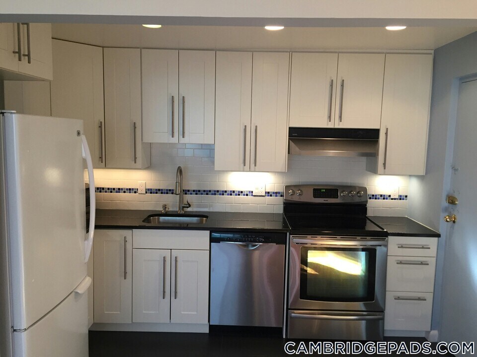 135 Inman St in Cambridge, MA - Building Photo