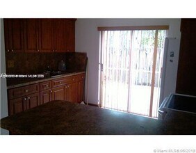 8031 Lake Dr in Doral, FL - Building Photo - Building Photo