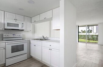 14140 SW 84th St in Miami, FL - Building Photo - Building Photo