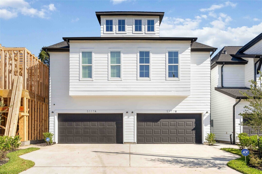 5117 Briscoe St in Houston, TX - Building Photo