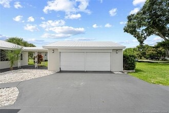 1134 NW Spruce Ridge Dr in Stuart, FL - Foto de edificio - Building Photo