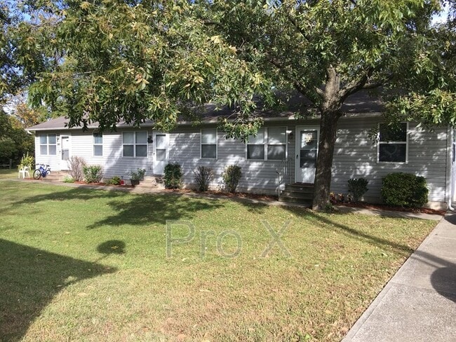 property at 810 E Jackson St
