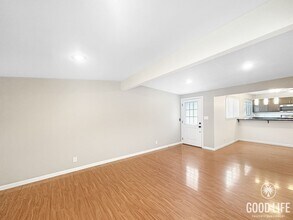 4959 Chateau Dr in San Diego, CA - Building Photo - Building Photo