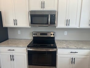 105-B Aviator Cir in Oak Grove, KY - Building Photo - Building Photo