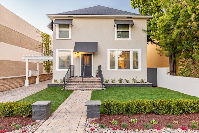 1036 B Ave in Coronado, CA - Foto de edificio - Building Photo
