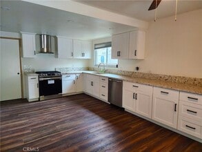 2523 Deerpark Dr in Fullerton, CA - Foto de edificio - Building Photo