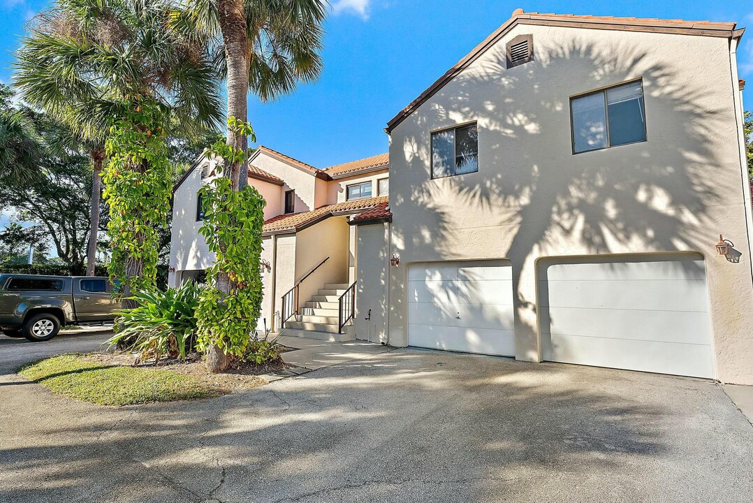 13 Via de Casas Sur in Boynton Beach, FL - Building Photo