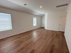 11909 NW 100th St in Yukon, OK - Building Photo - Building Photo