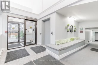 20 John St in Grimsby, ON - Building Photo - Building Photo