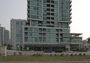 Pinnacle Grand Park 1 in Mississauga, ON - Building Photo - Building Photo