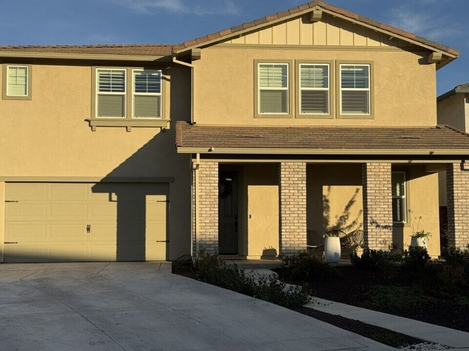 1535 McClure St in Woodland, CA - Building Photo