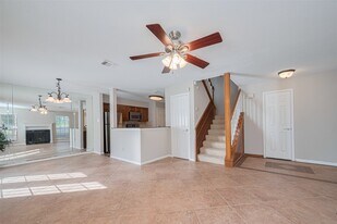 2211 S Kirkwood Rd in Houston, TX - Building Photo