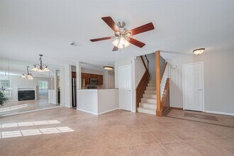 2211 S Kirkwood Rd in Houston, TX - Foto de edificio - Building Photo